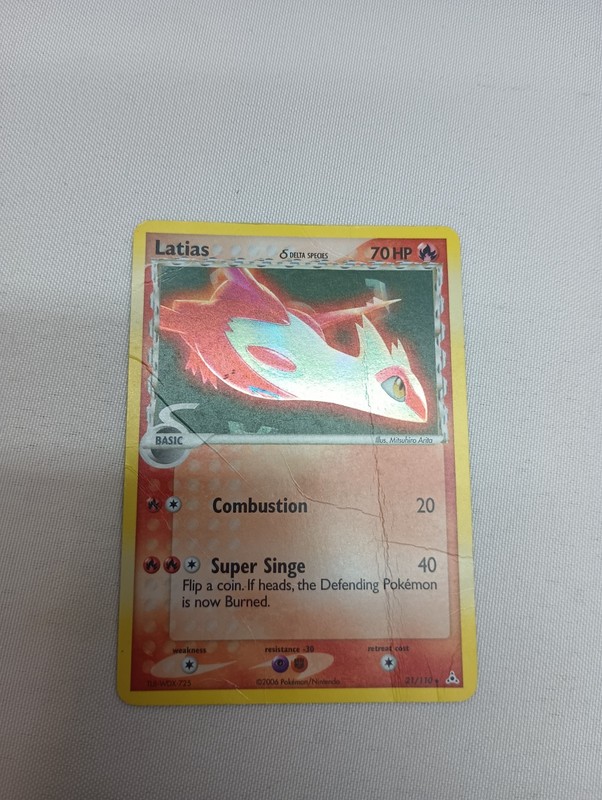 2006 Pokemon EX Delta Species Latias 21/110 Rare (Minor Crease)