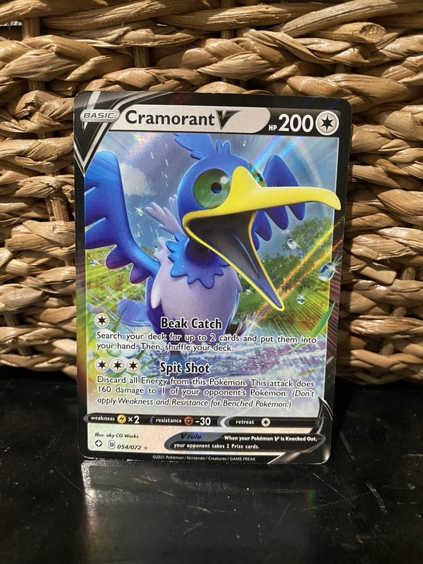 Pokémon TCG Cramorant v 054/072 Shining Fates Holo Card