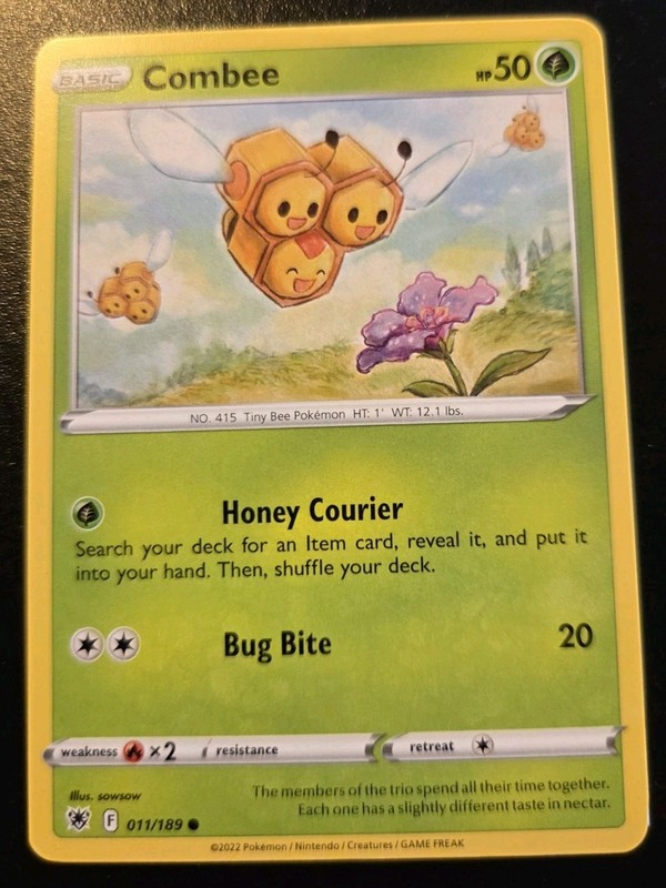 Combee 011/189 Common Sword & Shield: Astral Radiance Pokemon TCG