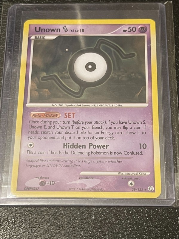 Unown S 39/132 – Non-Holo Rare – Secret Wonders – Pokemon TCG – NM NP 2007